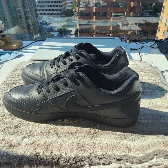 Shoes - Picture 5 of 6